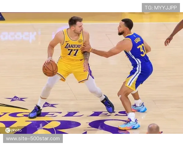 勇士湖人二番战，库里与东契奇缺阵影响阵容深度