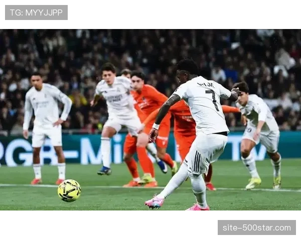 特写：在伯纳乌完成西甲首秀后，皇马17岁小将保罗·雅各的激动一夜